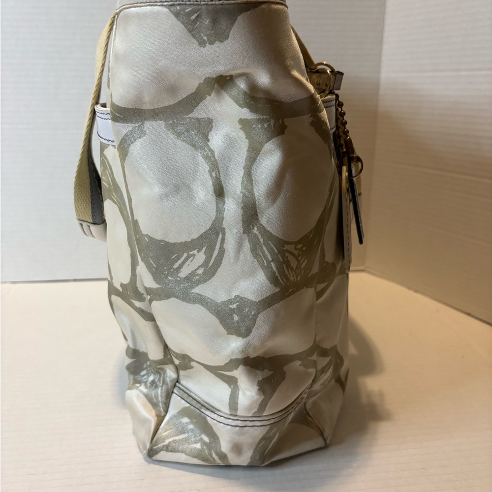 Coach Beige and Olive Tote Bag beautiful bag, come with dust bag - Picture 3 of 13
